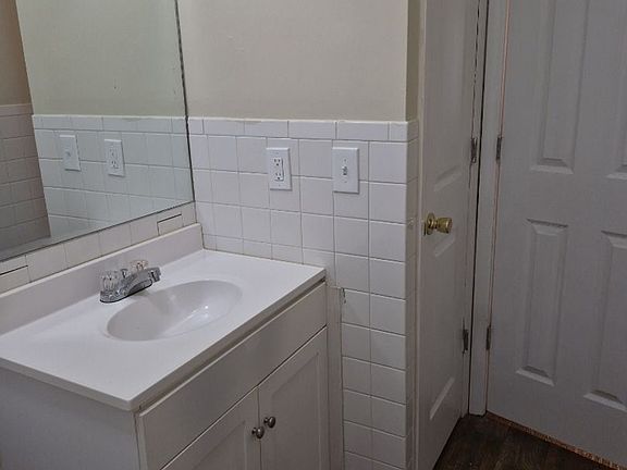3rd image of 506 Hopwood St #11