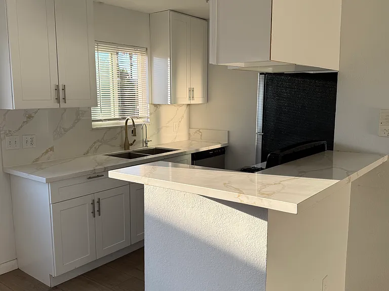 14141 Erwin St #6 — Photo 6