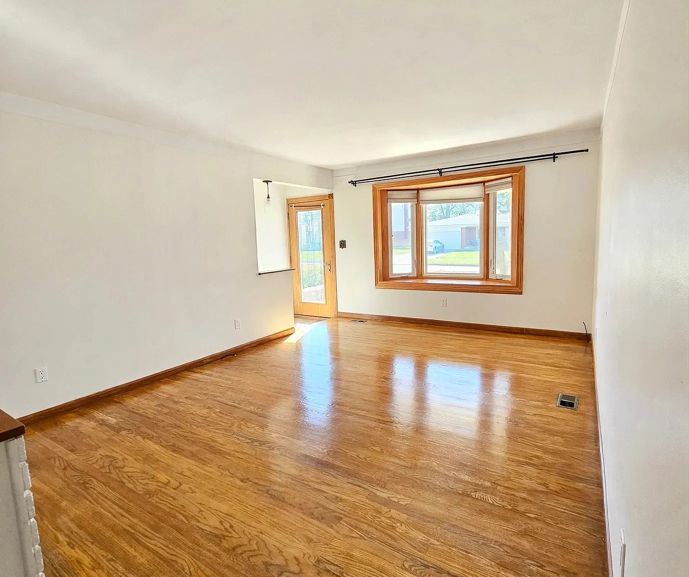 3 bed, 1450 sqft, $2,000 — Photo 2