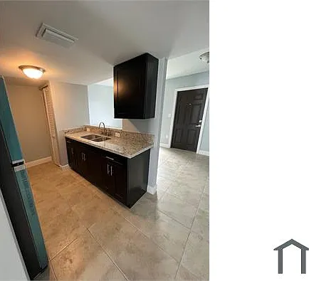 3 bed, 1026 sqft, $3,000 — Photo 3