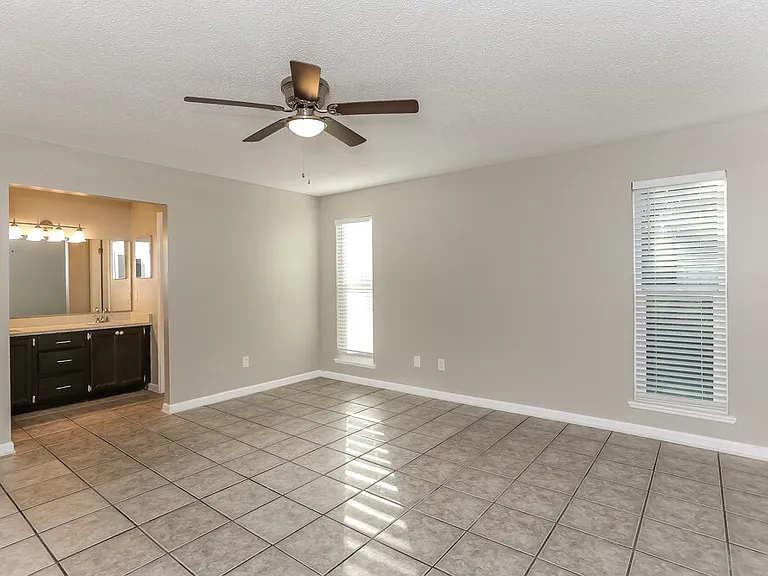1548 Oak Ridge Dr W — Photo 10