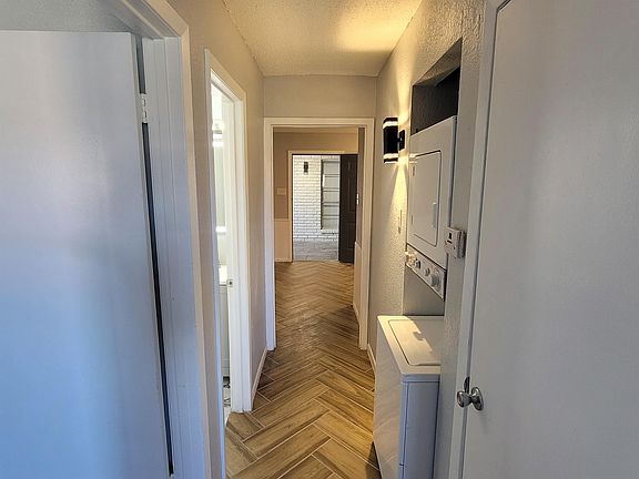 3rd image of 425 N Gilmer St #11138550