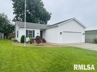 52 Book Ln, Jacksonville, IL 62650