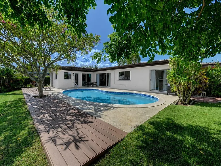 840 SW 7th St — Photo 30