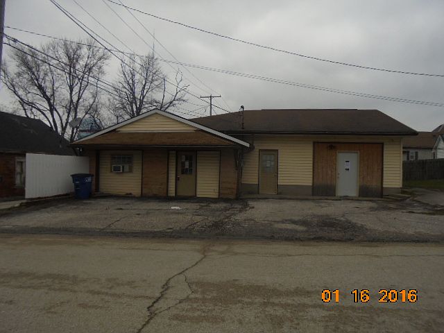 2nd image of 911 8th St