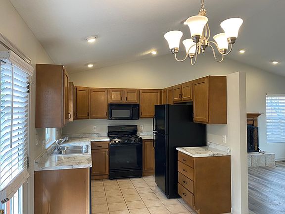 3rd image of 9 Highridge Dr