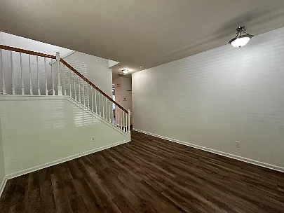 3 bed, 2.5 bath, 1600 sqft, $2,200 — Photo 2