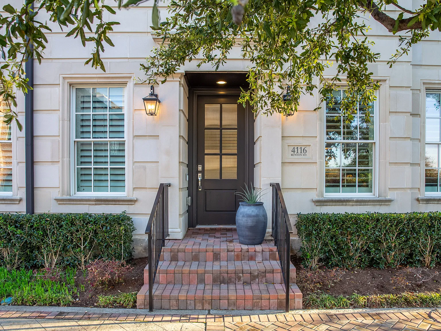 3 bed, 2588 sqft, $4,000 — Photo 3