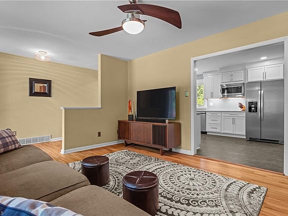 5th image of 2704 Hill N Dale Dr