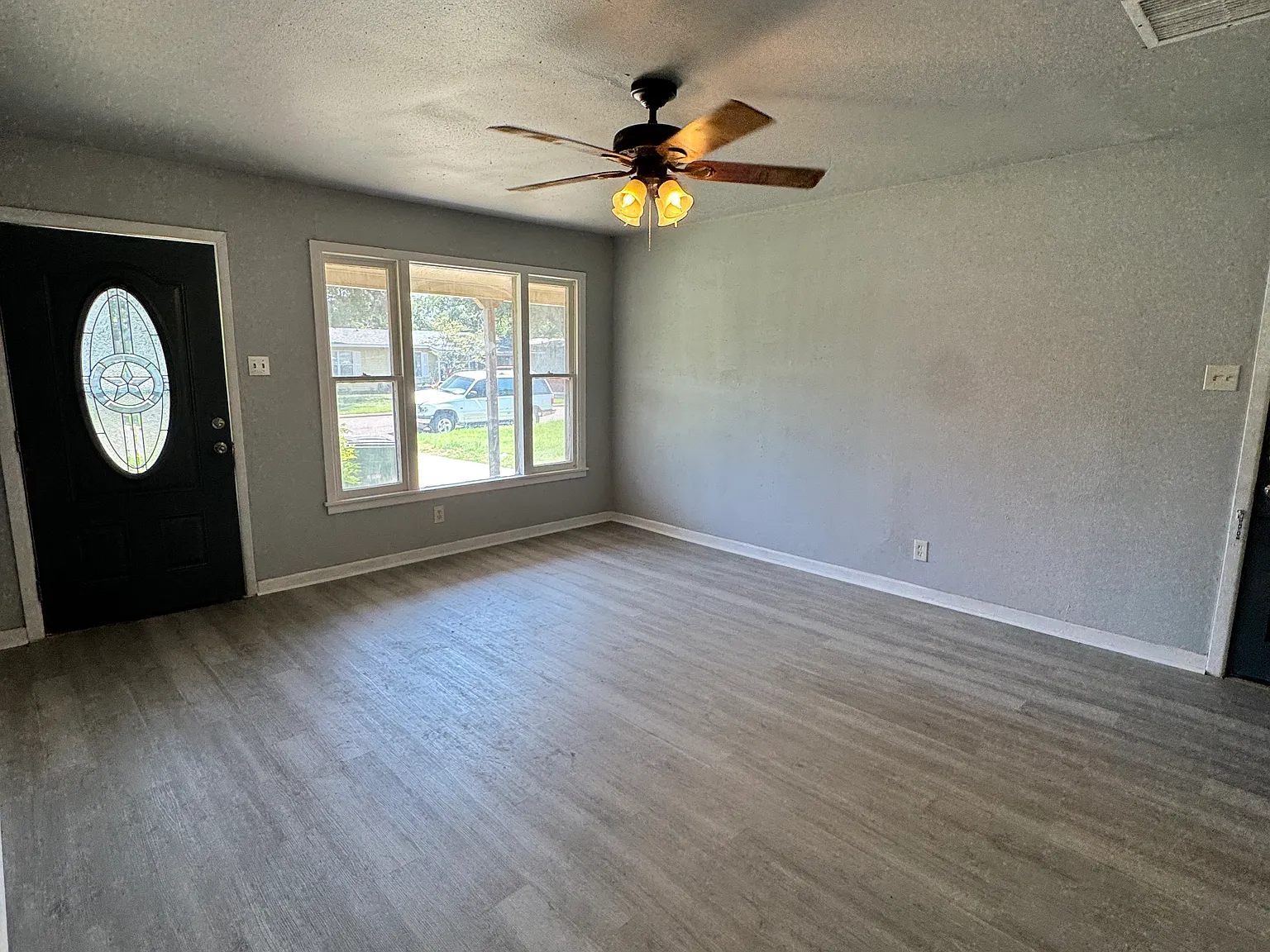 3 bed, 1438 sqft, $1,350 — Photo 3