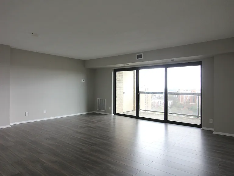 307 Yoakum Pkwy #1701 — Photo 8
