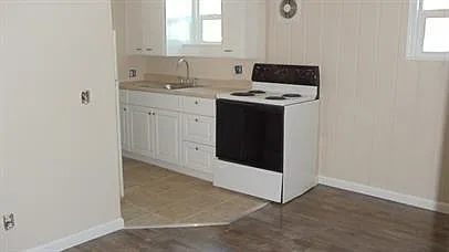 4249 9th Ave NE Seattle WA 98105 LCG -(C) — Photo 2
