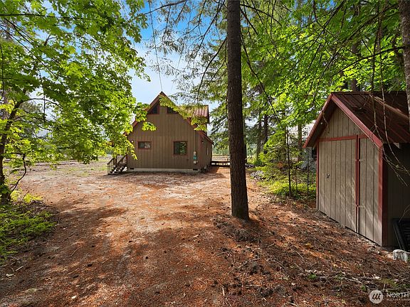 3rd image of 102 Maple Place