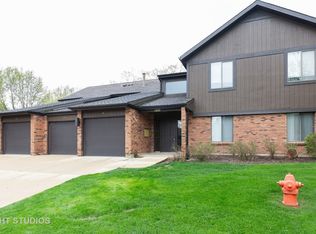 1400 Creekside Ct APT A, Elgin, IL 60123