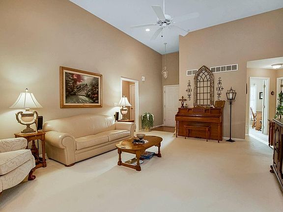 5th image of 903 Rosewood Ct
