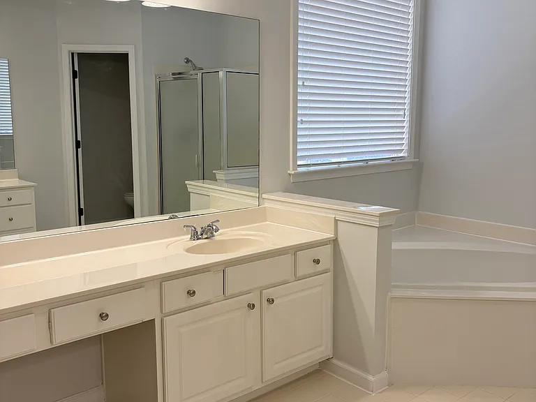 4026 Kingsley Park Ct — Photo 8