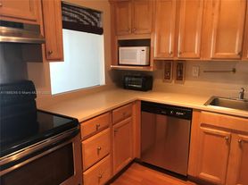 1000 Parkview Dr