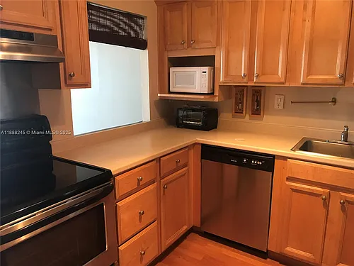 1000 Parkview Dr Photo 1