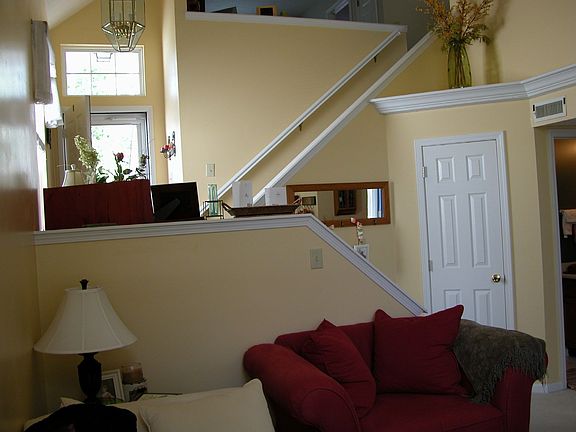 3rd image of 6727 Ossington Dr