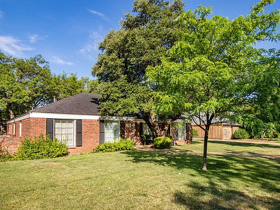 3rd image of 3820 Doris Dr
