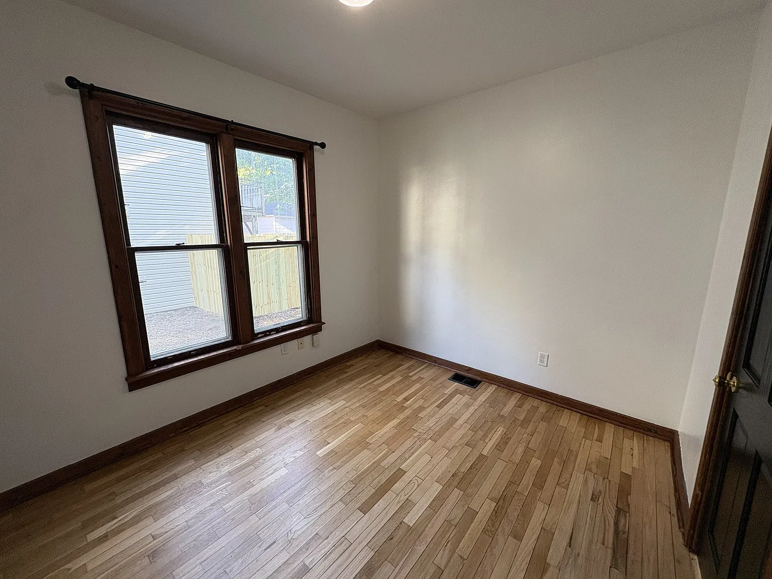 1 bed, $1,000 — Photo 4