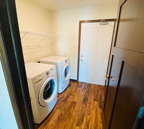 3rd image of 3425 Logan Dr