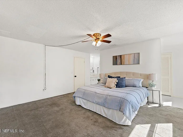 8140 Sutton Pl E — Photo 15