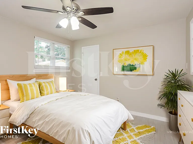 1047 Cove Landing Dr — Photo 10
