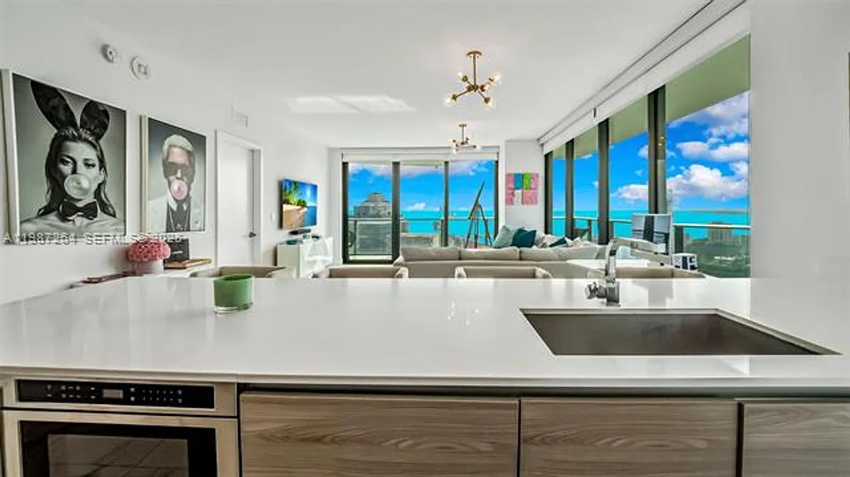 Building Photo - 1300 S Miami Ave #4306
