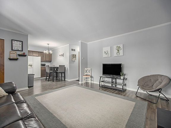 3rd image of 19 Old Mill Dr Unit 15