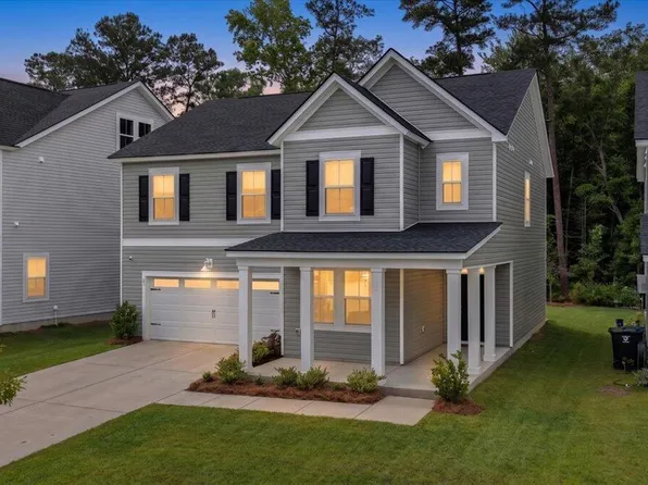 63 Red Bluff St, Summerville, SC 29483