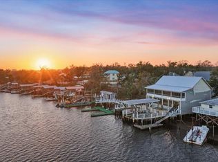618 Riverside Dr SE, Steinhatchee, FL 32359