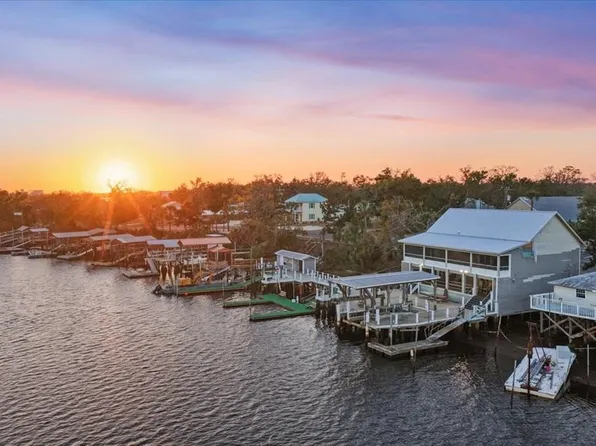 618 SE Riverside Dr, Steinhatchee, FL 32359