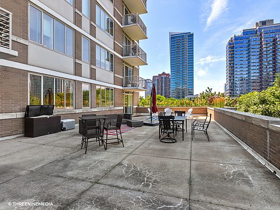 5th image of 1515 S Prairie Ave Unit 403
