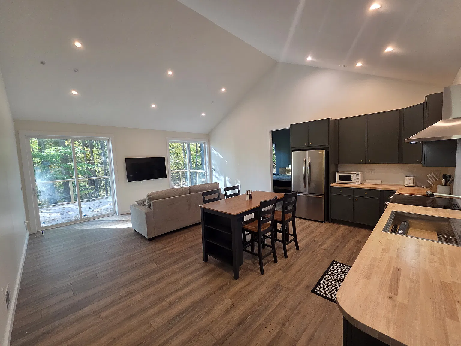 2 bed, 1280 sqft, $3,850 — Photo 4