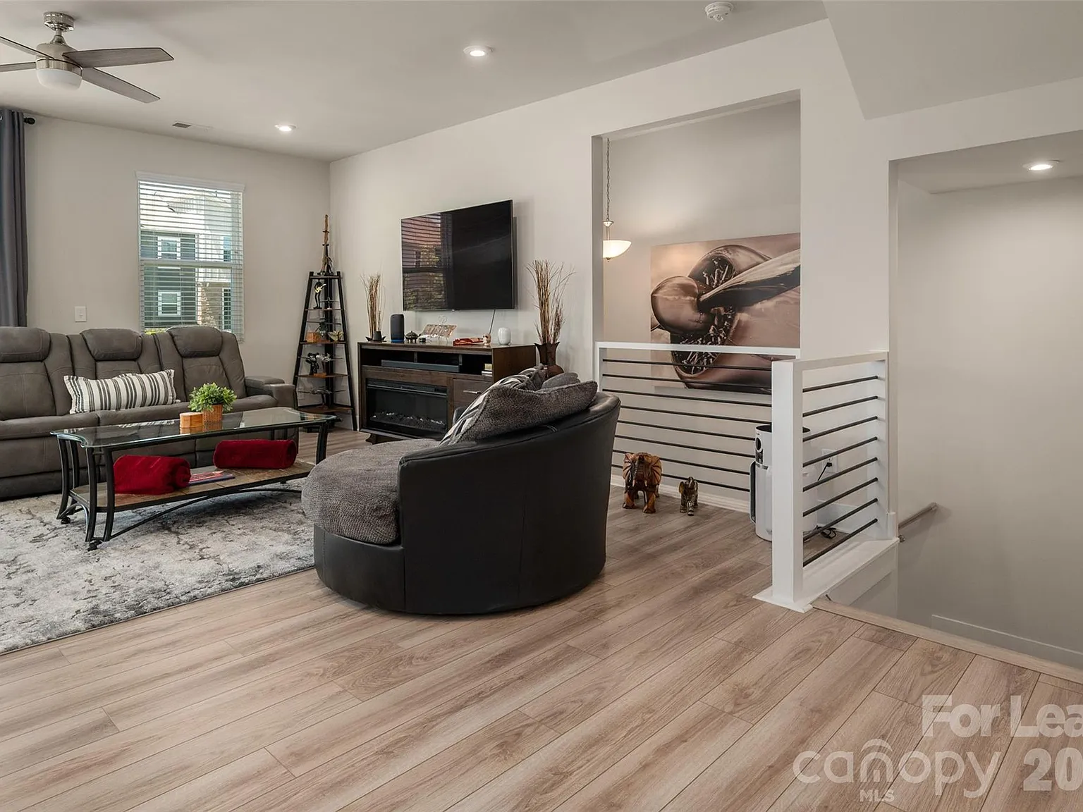 4 bed, 3.5 bath, 2408 sqft, $2,700 — Photo 4