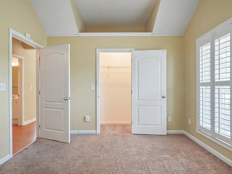 1220 Village Trl — Photo 14