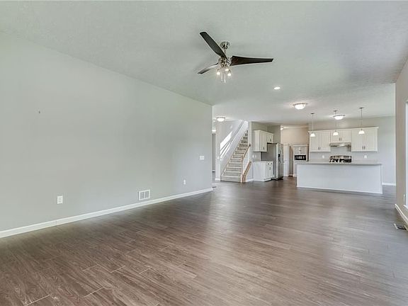 5th image of 246 York Bay Trl