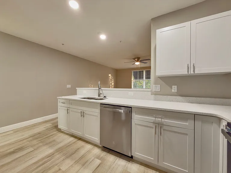 North Pointe Place — Photo 30