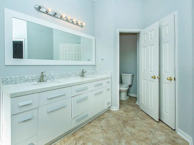 406 Leameadow Dr — Photo 10