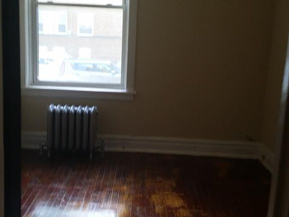 5th image of 2606 W Argyle St