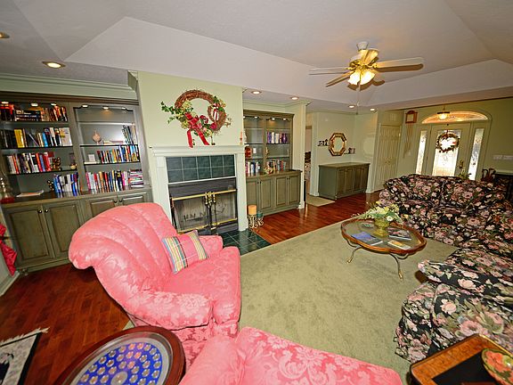 5th image of 61 Chelteham Ln