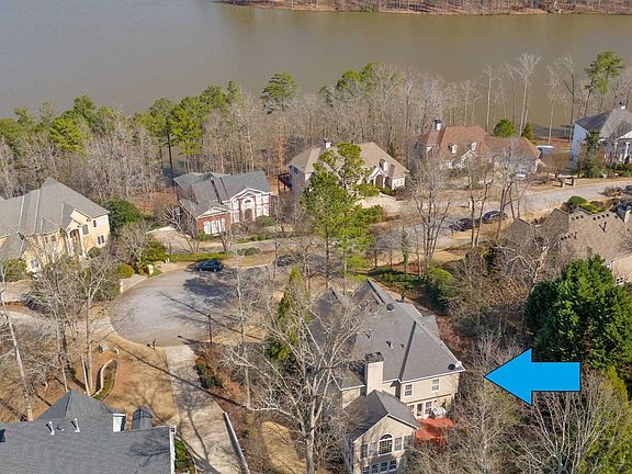 2nd image of 209 Palisades
