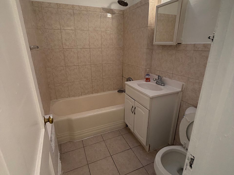 1st image of 25513 Northern Blvd Floor 2