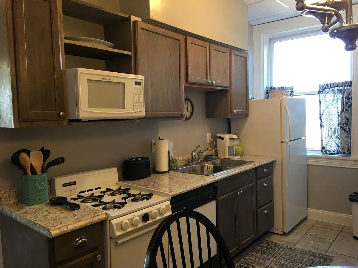 1 bed, 700 sqft, $900 — Photo 2