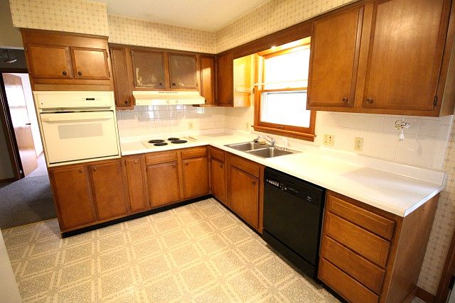 2nd image of 420 Willeke Ave
