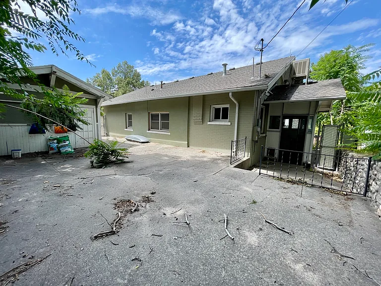 502 N 200 W — Photo 19