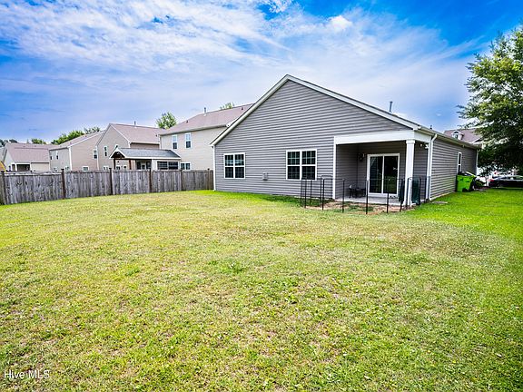 3rd image of 417 Ginger Dr