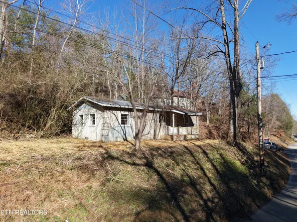 3025 Hickory Dr, Pigeon Forge, TN 37863