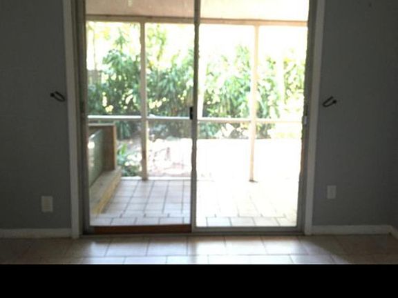4th image of 813 SE 13th St APT 5